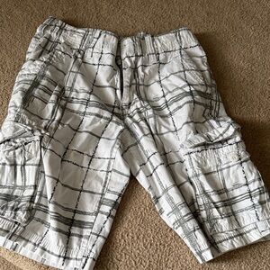Urban Pipeline White and Gray Cargo Shorts